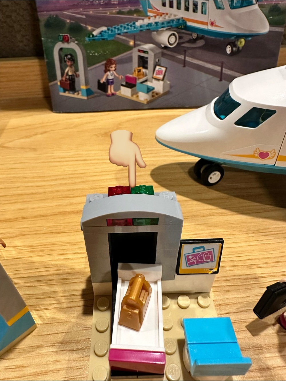 Lego Friends Private Jet 41100 in White, Teal & Pink - Picture 5 of 8